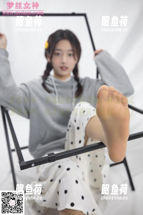 梦丝女神 - 灵唯的体操服美图，真想试试那些动作，但我估计我得先练练腿...(哭)