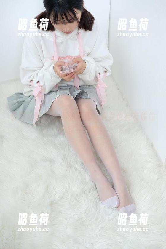 森萝财团 - 小樱的写真，修女也会有偷偷的瞟一眼吧？