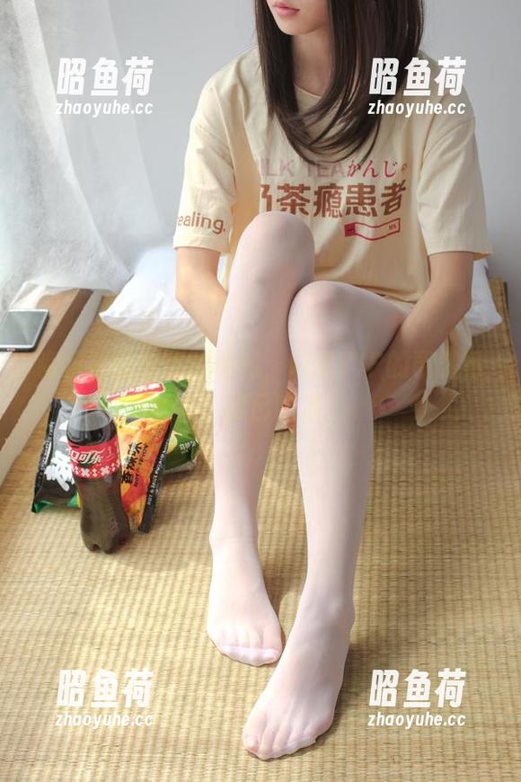 森萝财团给你的福利，内部VIP的朝露写真，我已瞄准！