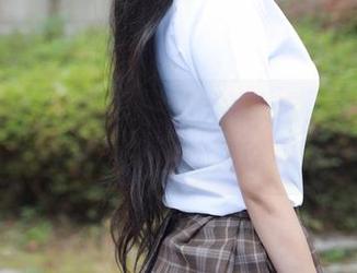 模范学院 - 高跟鞋上的董林越，图库里的优雅与磕绊共舞！