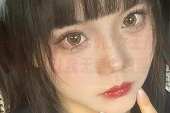 一张张图片，把洛可ss的女王形象呈现得恰到好处，让我无意中想要模仿。
