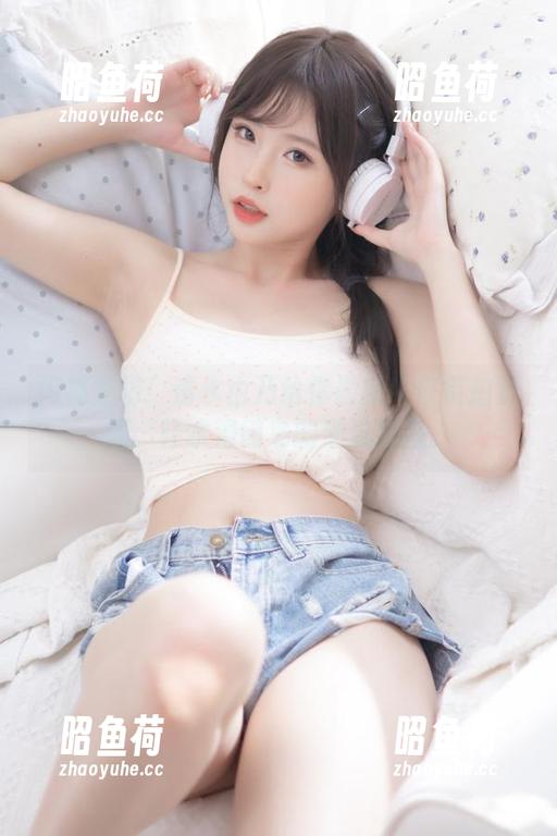 闪亮登场！清水由乃给你最新牛仔街拍资源，轻水海鸥岛的潮流指南。