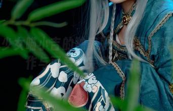 爆机少女喵小吉的独家职业装写真集：工作与可爱，完美结合！