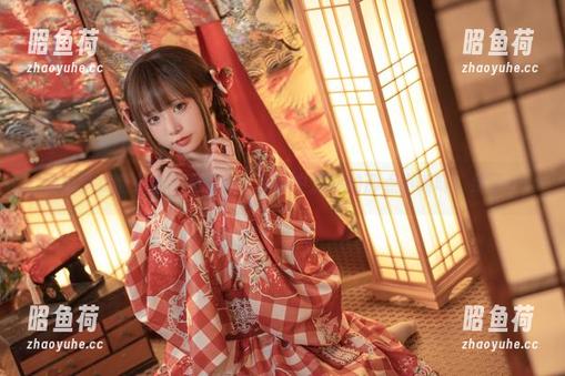 爆机少女喵小吉微醺时刻，写真中流露的那点小暧昧，绝了…