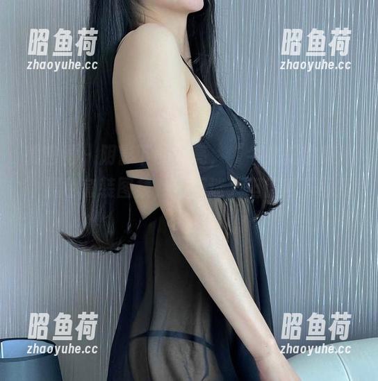 微密圈 - 阴影下的光亮，“牛奶里的果汁”黑色套装图集，虽不迷人但值得下载几份。