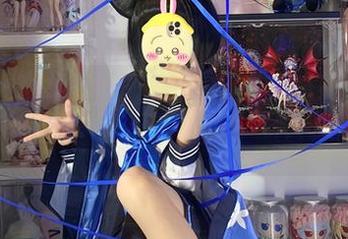 哇，白栎Shirly的最新比基尼图包传达了一种“穿啥都能撩妹”的自信！