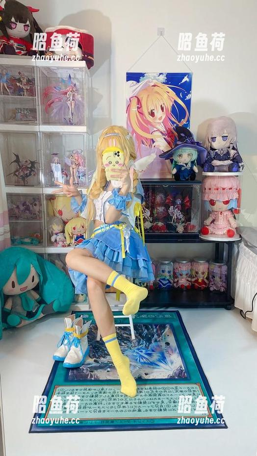 白栎Shirly的新作集：丰川祥子的校服时刻更新中，顺便想想她有没有穿过运动鞋？