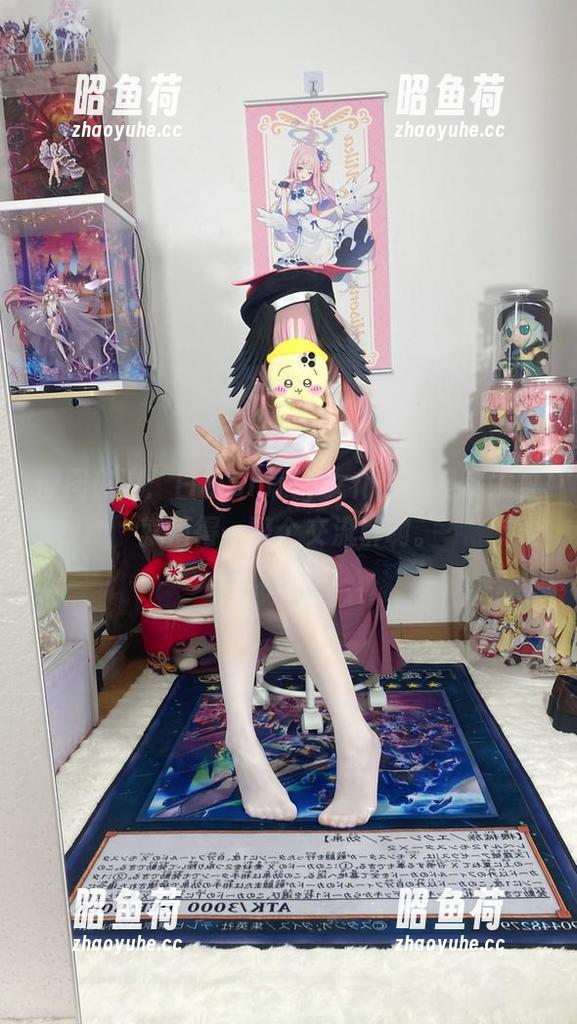 原图热议：白栎Shirly女仆，光是这发型就值得一整个交流群啊。