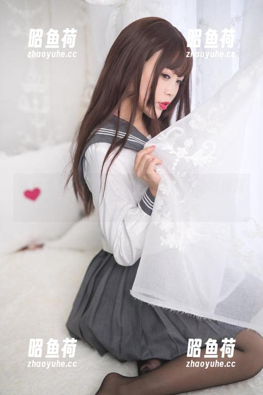 修女造型再加白烨烨的气质？这壁纸得背景音乐响起来。