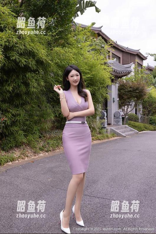 秀人网 - 小小更新，大大满足：安然maleah的肉丝写真集再升级！