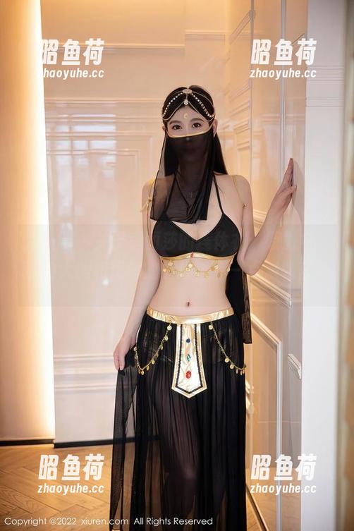 秀人网 - 关于李丽莎的连体衣：原图中，那种大胆和优雅的碰撞，有一点难以言喻。