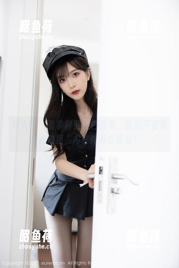 秀人网 - 看李梓熙黑白资源，私拍不仅要看效果，内在修养也要有！