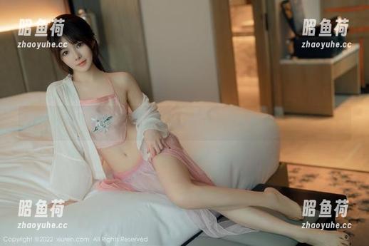 秀人网 - 看江七七的写真，制服灵感就藏在这里吗？