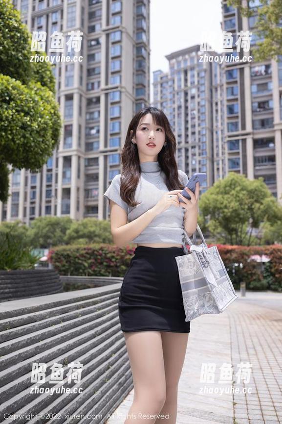 秀人网 - 别眨眼！璀灿的最新白丝写真集闪闪惹人爱
