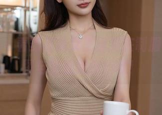 秀人网 - 看邹晶晶女王摇曳在制服中，原图与壁纸随你所欲！