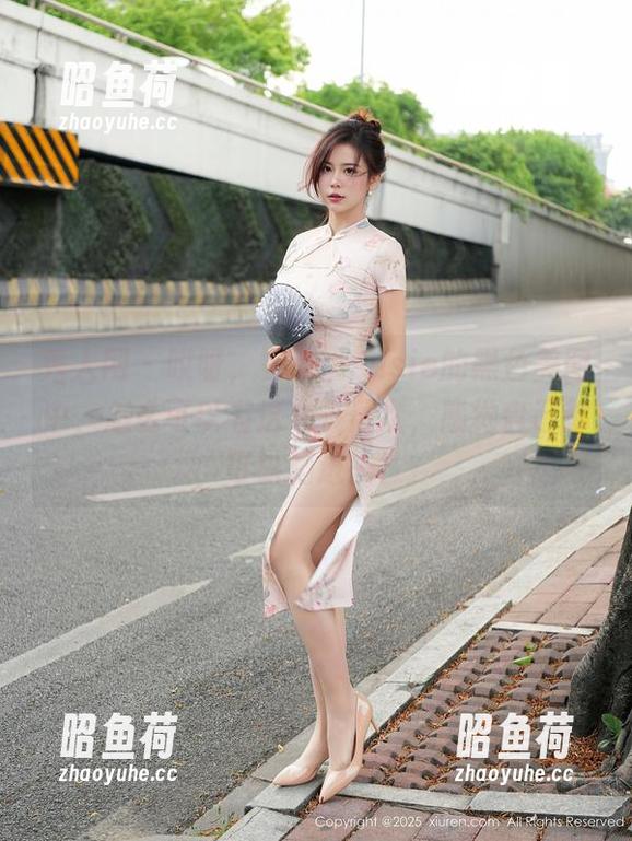 秀人网 - 哎呀，雯大王susie的黑色美图中，怎么可以有这么多层次，感觉自己都可以陷进去！