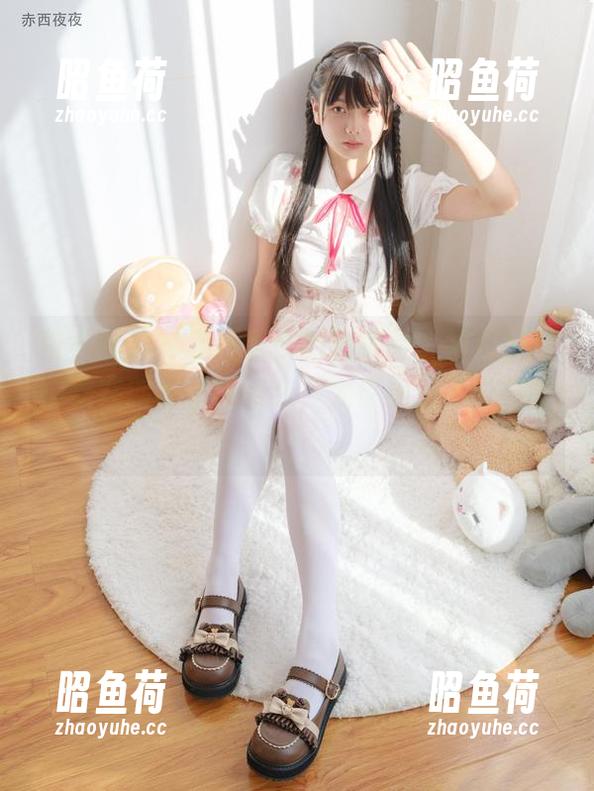 稚乖画册 - 赤西夜夜的新实验，初音少女合集在网盘里等着我，太惊艳了不过分吧？