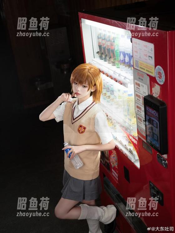 联盟里的半妖：腥味猫罐猫王庭师Cos精选偷偷线上