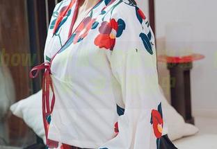 花漾show - 小海臀的圈粉秘籍：白丝写真集，全网热搜中