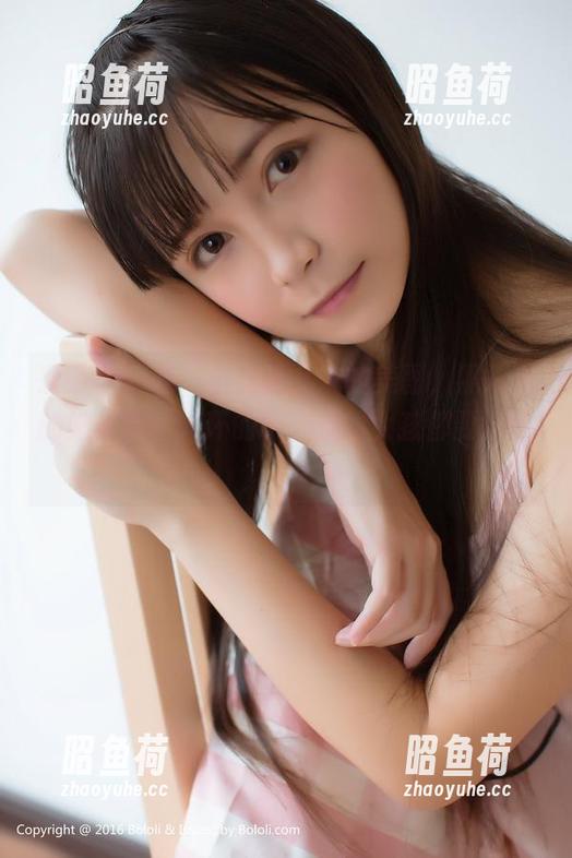 菠萝社 - 哇，小潘鼠女友的美图，照片里的她是带着光环的吧，别的女孩都要退散！