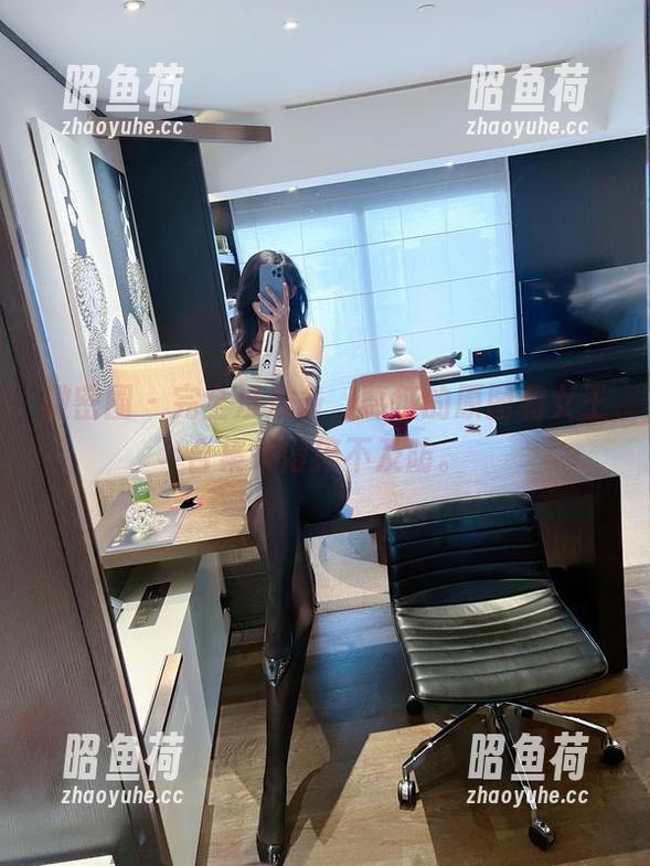 微密圈 - 完全没准备，葛征的原图和女王合集来得猝不及防。