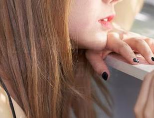 蜜桃社 - 全套高跟鞋，图片中小魔女lily的步伐在跳舞？