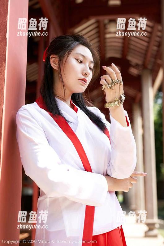 蜜桃社 - 高跟鞋带来的意想不到？老司机杏子教你，免费分享等你下载！