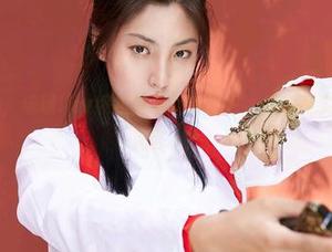 蜜桃社 - 看，琉璃lily编织的兔女郎图包，或许其实她是兔子的代言人？
