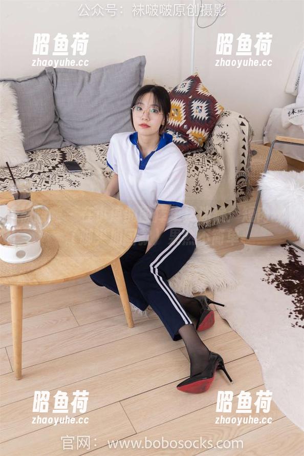 袜啵啵 - 在小淳的图库里捉迷藏：短肉丝（脚尖加固款）果然不简单