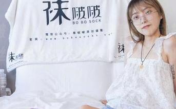 袜啵啵 - 糯米的这组高清套图太能打了，薄黑丝和透明脚尖的组合，膨胀我的想象力！