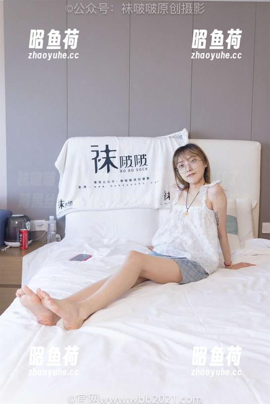 袜啵啵 - 糯米的这组高清套图太能打了，薄黑丝和透明脚尖的组合，膨胀我的想象力！