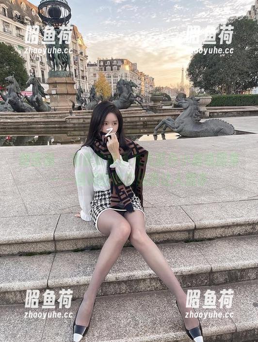 软妹小九九 微密圈 - 免费软妹小九九蓝色小裙纸图集——模糊的地方总是让人想多