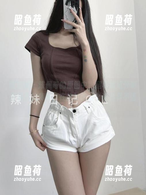 微密圈 - 陈佩奇的原图中，腿和猪姐分明在桃心旋转啊，在线讨论这个配对真不错！