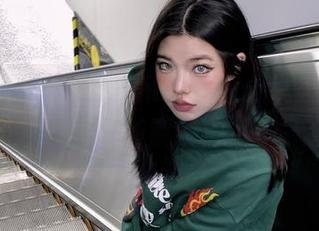 微密圈 - 陈佩奇的吊带白丝合集，穿着界的新解读！