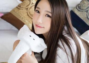 青豆客 - 如果白裙能说话：叶佳颐的写真，你敢下载吗？