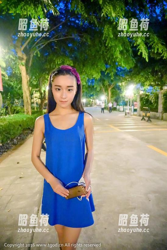 青豆客 - 最新的黄可christine图集出炉：连衣裙比冰淇淋还要甜，见过这么色彩斑斓的冲击了吗？