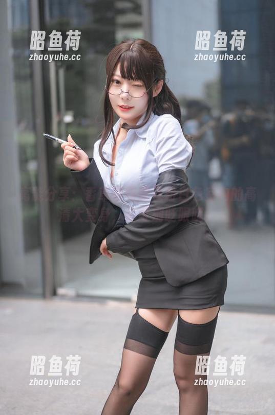 高能分享：香草喵露露在粉白色室内的高清大变身，你可别眨眼哦！