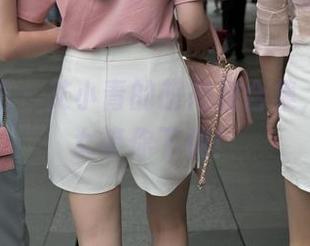魔镜街拍 - 艾小青的超短裙合集，肉丝美女等你下载！